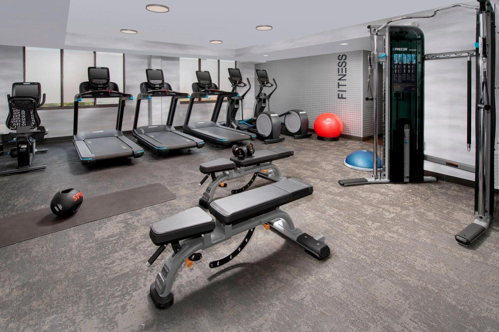 Fairfield Inn & Suites By Marriott Alexandria West/Mark Center Экстерьер фото