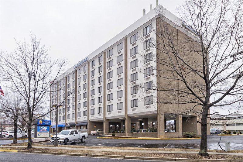 Fairfield Inn & Suites By Marriott Alexandria West/Mark Center Экстерьер фото