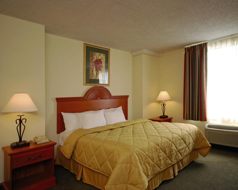Fairfield Inn & Suites By Marriott Alexandria West/Mark Center Экстерьер фото