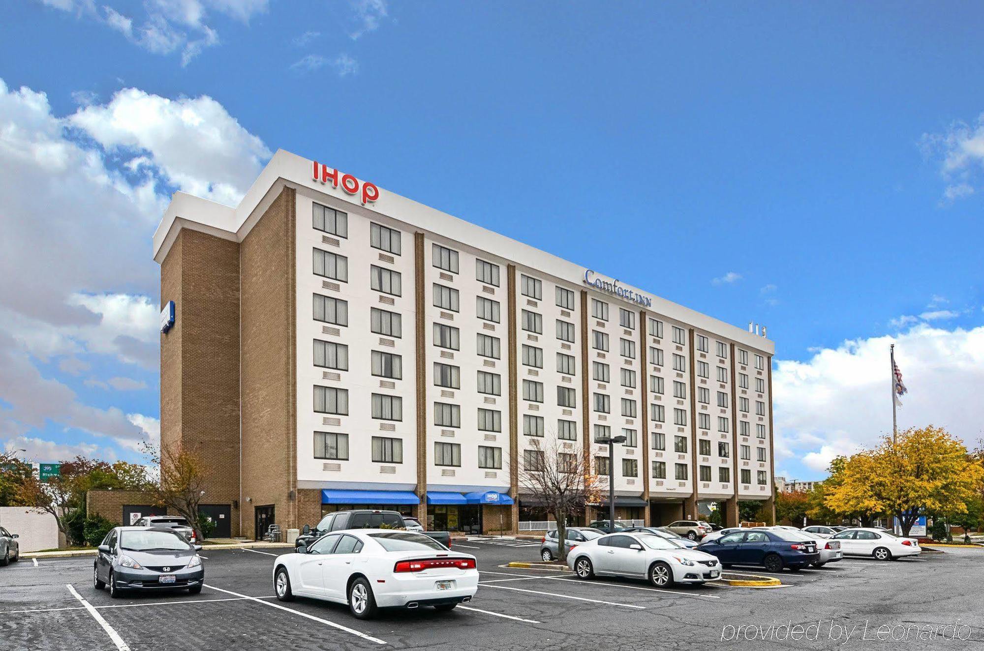 Fairfield Inn & Suites By Marriott Alexandria West/Mark Center Экстерьер фото