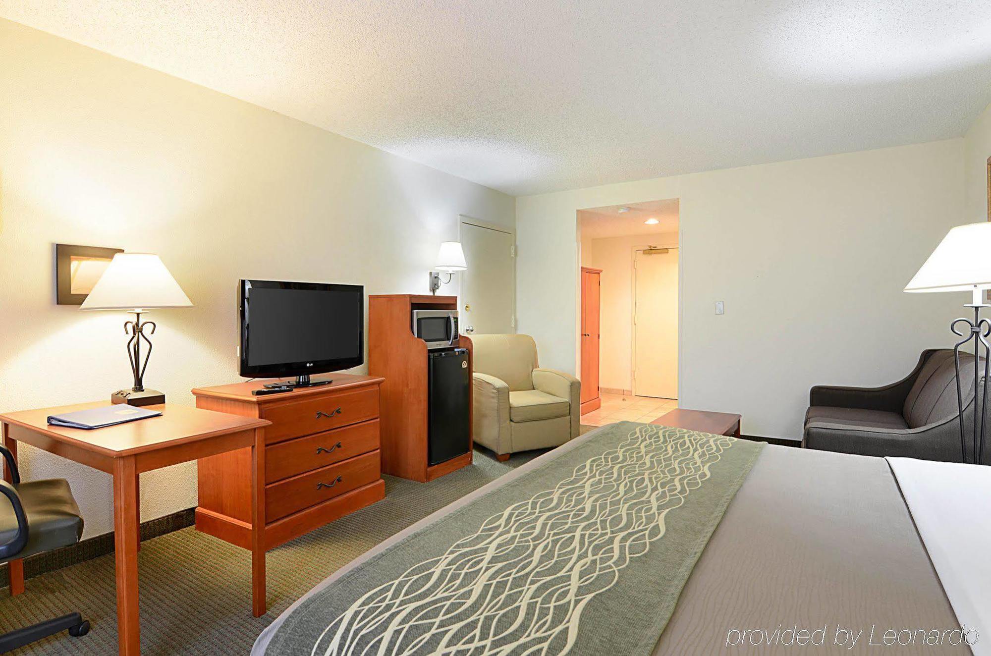 Fairfield Inn & Suites By Marriott Alexandria West/Mark Center Экстерьер фото